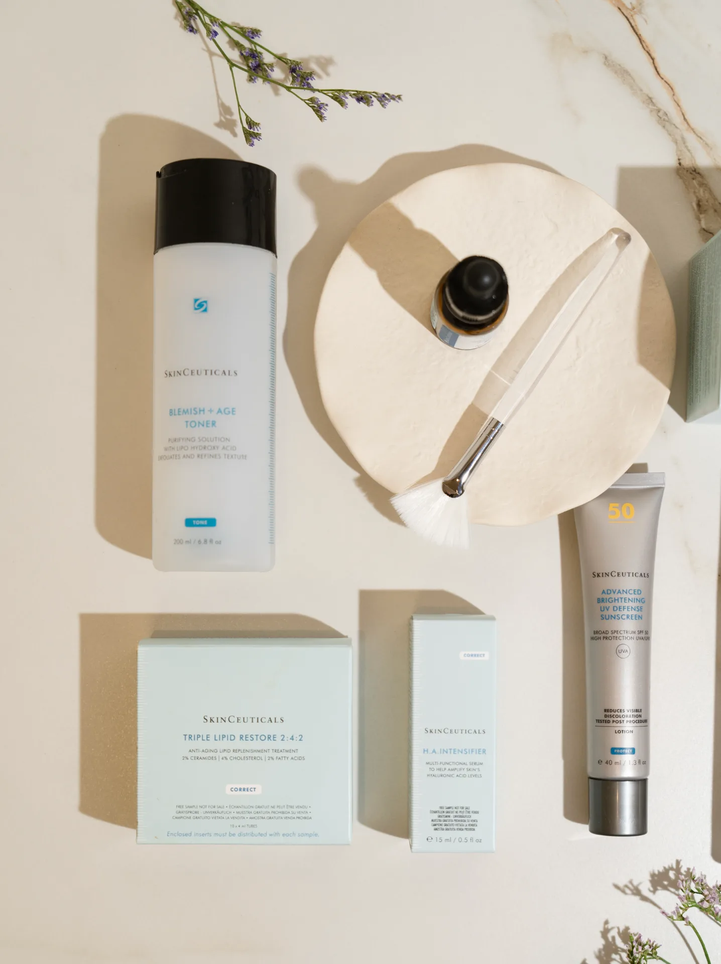 Productos SkinCeuticals para rutina diaria de skincare y protección solar facial